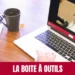 Élève devant son cours de coiffure