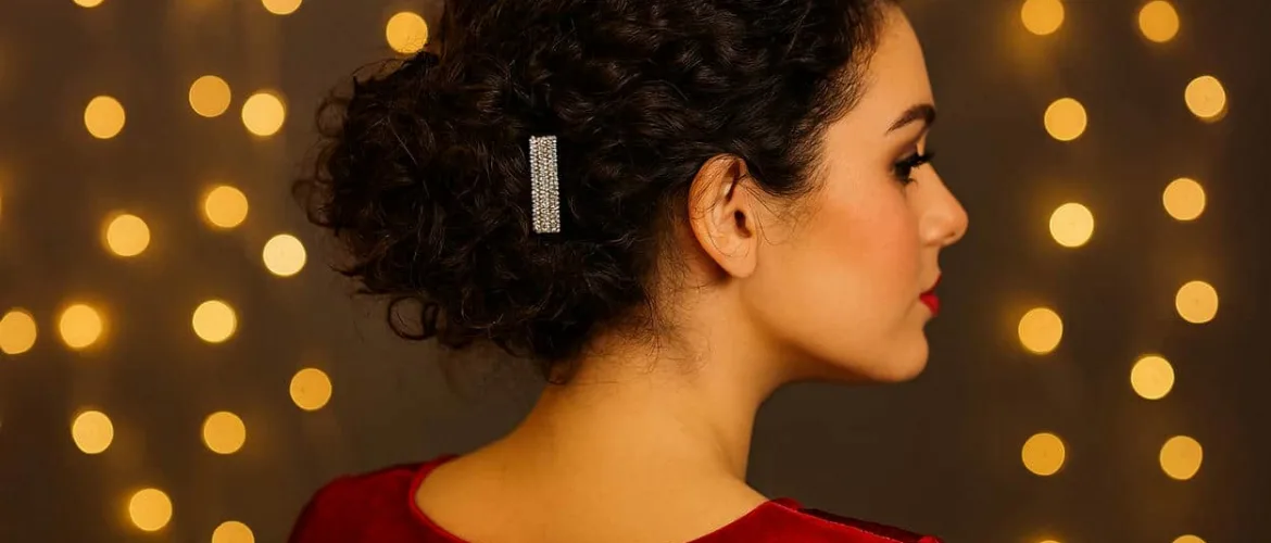 chignon bas flou cheveux bouclés